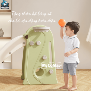 Bên cạnh việc chơi cầu trượt, bé yêu cũng sẽ được rèn luyện tinh thần thể dục thể thao ngay từ nhỏ với vòng bóng rổ và quả bóng rổ tặng kèm