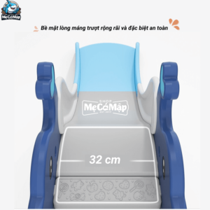 Bậc cầu thang có khoảng cách hợp lý, in hoa văn dập nổi chống trơn