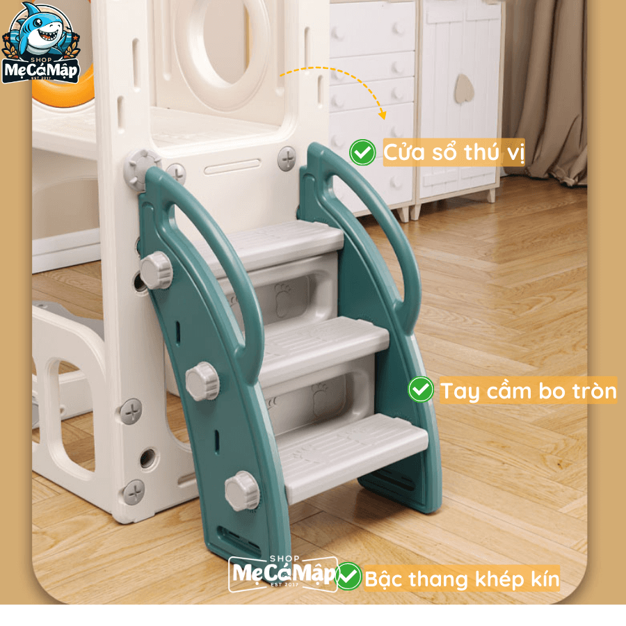 Bậc thang của set cầu trượt được thiết kế theo dáng khép kín kết hợp hoạ tiết chống trơn trượt