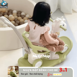 Bé có thể kết hợp nhiều đồ chơi khi chơi với ngựa bập bênh