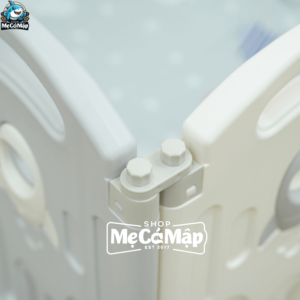 Quây cũi Pakey vũ trụ cho bé lấy cảm hứng từ những chiếc tàu không gian, giúp kích thích trí tưởng tượng và sự tò mò của bé với thế giới xung quanh