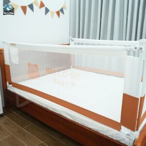 Chiều cao thanh chắn (105cm) cao nhất thị trường, được nâng cấp để đảm bảo an toàn cho bé