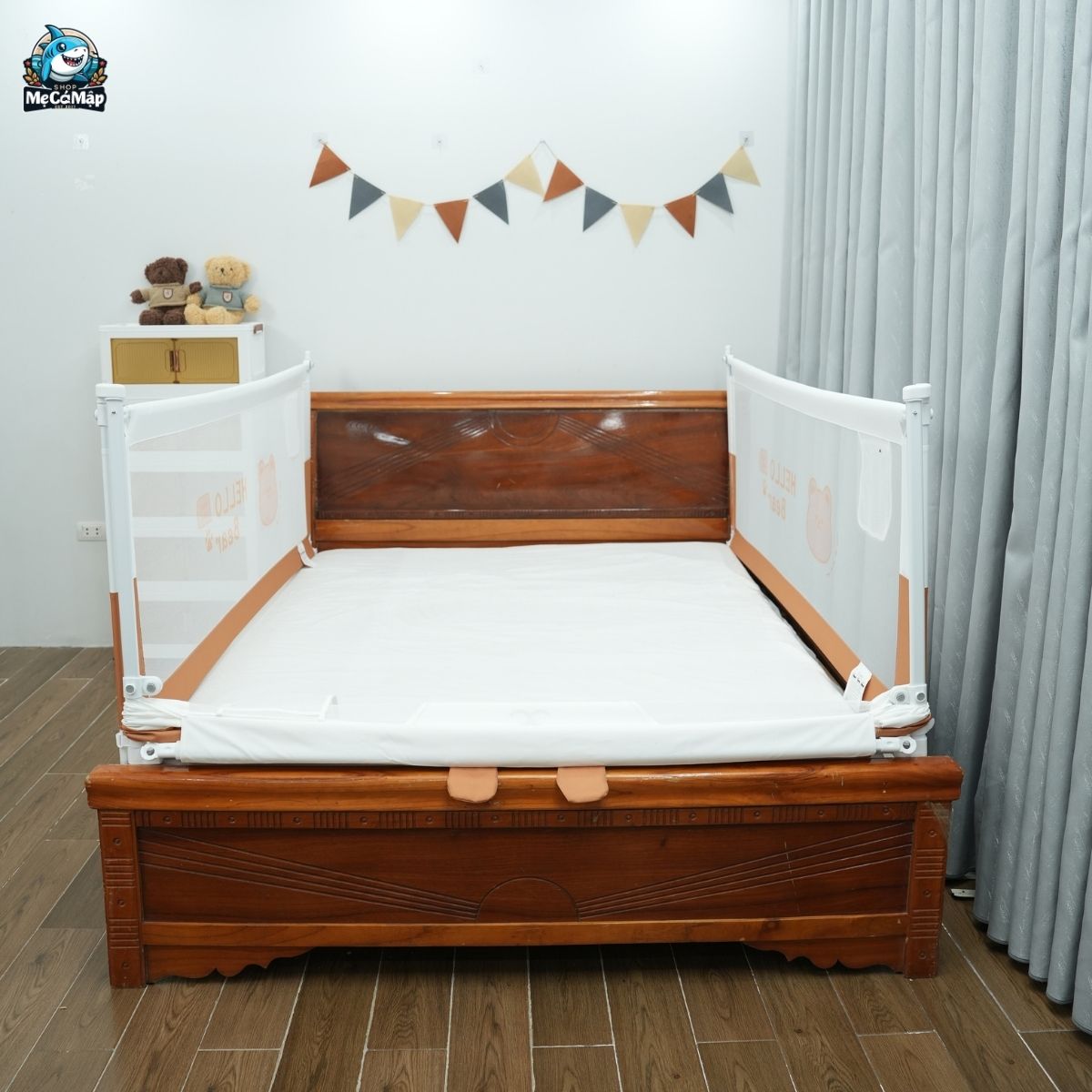Có thể hạ hẳn thanh xuống dưới mặt đệm, không cấn không vướng khi di chuyển lên xuống giường