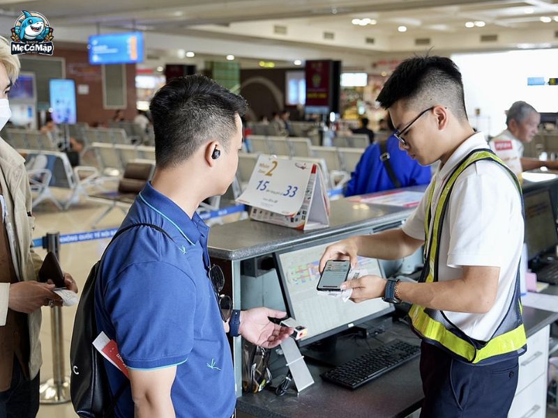 Xe đẩy cho bé có được mang lên máy bay