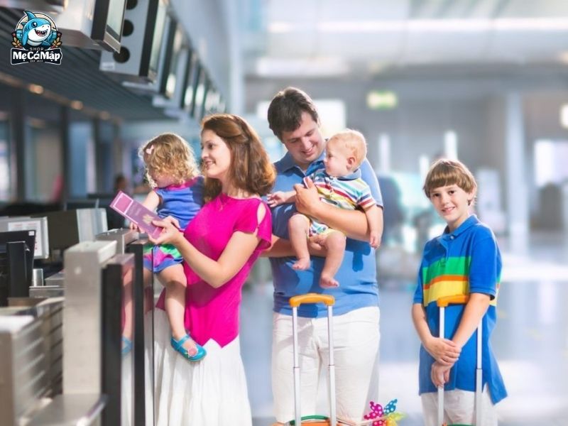Xe đẩy cho bé có được mang lên máy bay