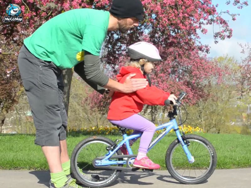 Cách tập đi xe đạp cho trẻ: Quy trình và 4 lỗi phụ huynh thường mắc