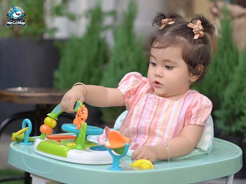 Có nên cho bé ngồi xe tập đi sớm không? Lời khuyên từ chuyên gia