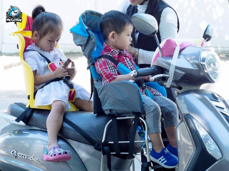 [Giải đáp] Khi nào nên sử dụng ghế ngồi xe máy cho bé?
