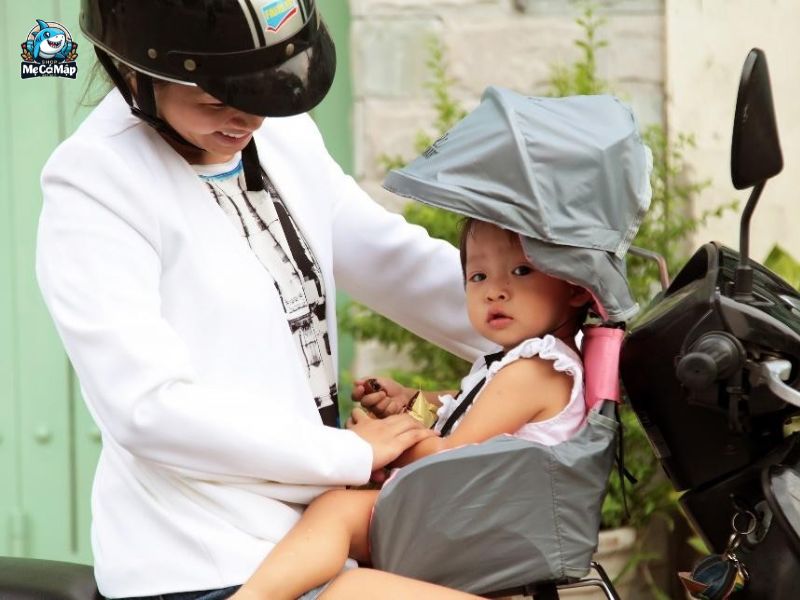 [Giải đáp] Khi nào nên sử dụng ghế ngồi xe máy cho bé?