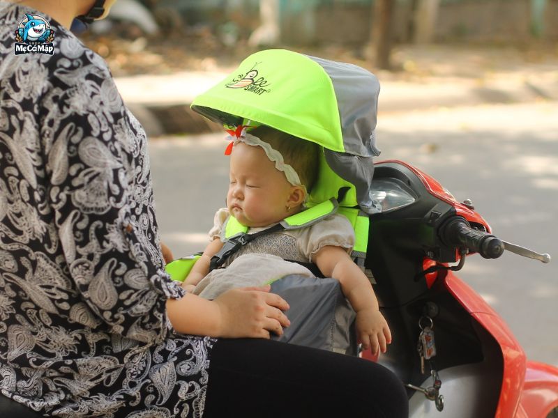 [Giải đáp] Khi nào nên sử dụng ghế ngồi xe máy cho bé?