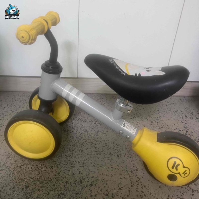 Mua xe chòi chân cũ cho bé, nên hay không?