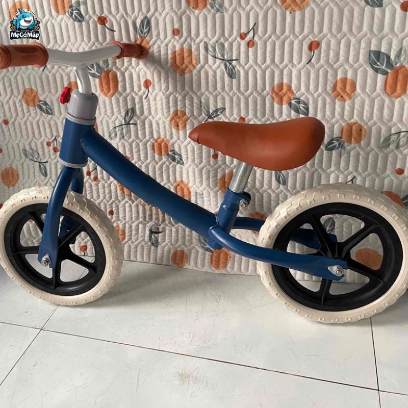 Mua xe chòi chân cũ cho bé, nên hay không?