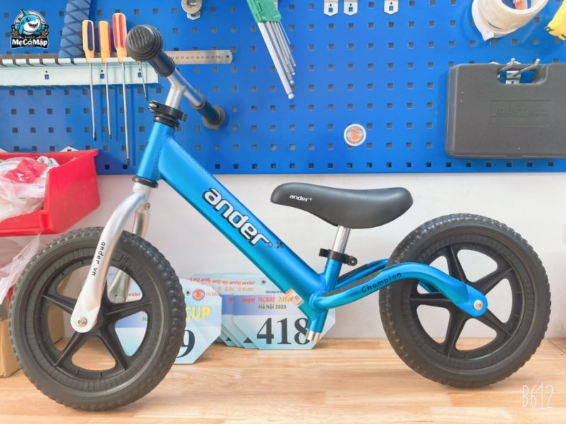 Xe thăng bằng là gì? Bé mấy tuổi thì nên sử dụng?