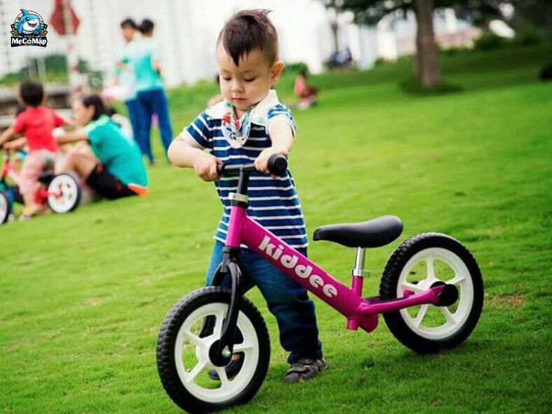 Xe thăng bằng là gì? Bé mấy tuổi thì nên sử dụng?