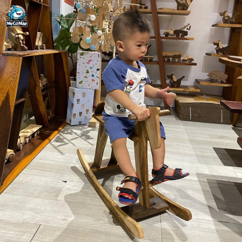 Có nên mua bập bênh gỗ cho bé? Ưu - nhược điểm và lưu ý khi sử dụng