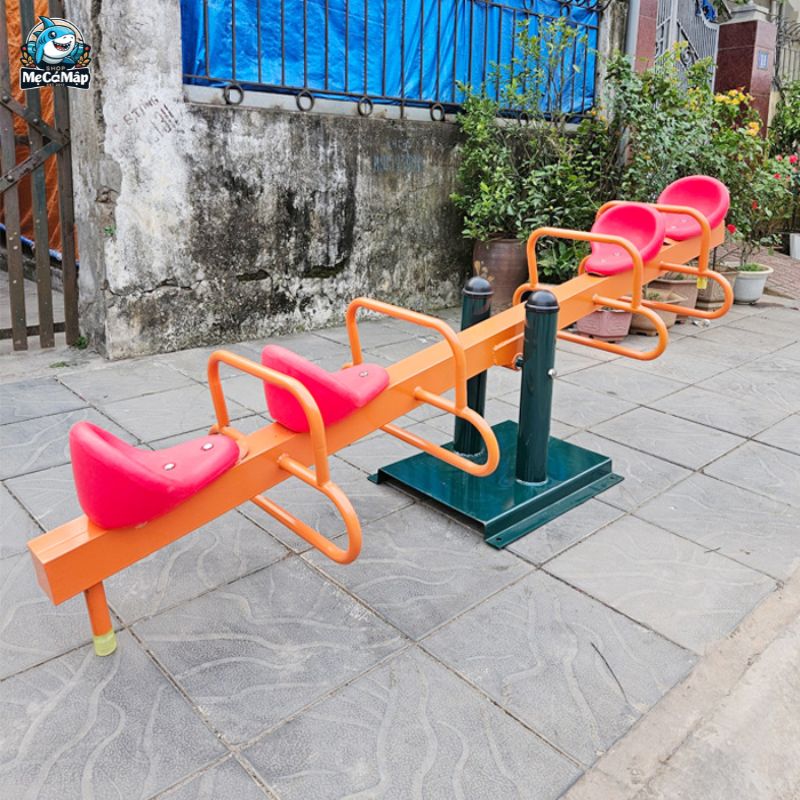 Cho bé chơi bập bênh ngoài trời và những điều cần lưu ý cho ba mẹ