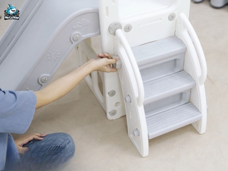 Hướng dẫn cách lắp ráp cầu trượt chi tiết tại nhà cho ba mẹ