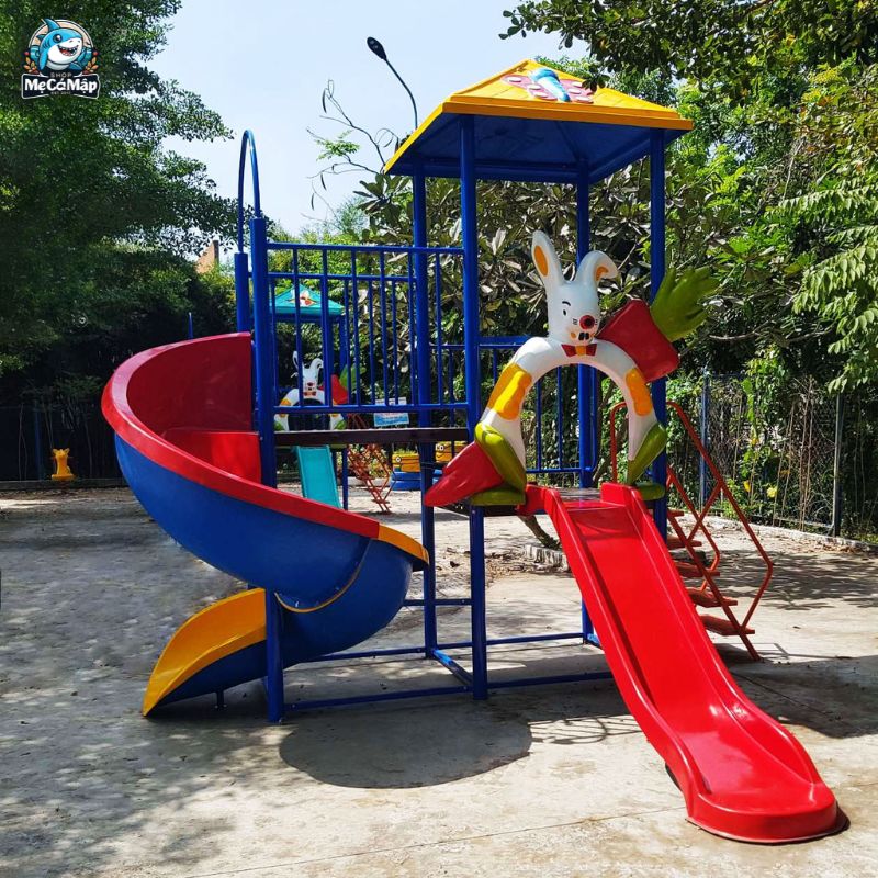 5 lưu ý quan trọng khi cho bé chơi cầu trượt công viên