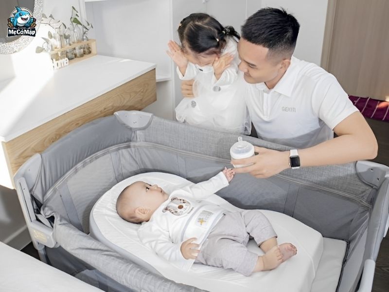 Trẻ sơ sinh nằm nôi điện được không? Cần lưu ý gì?