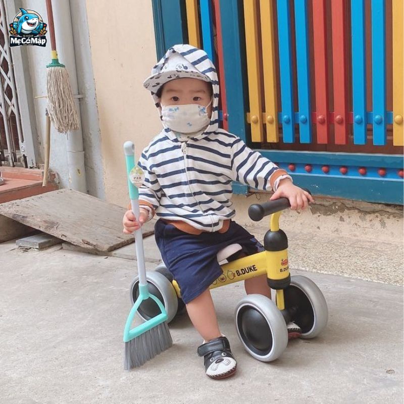 Xe chòi chân sử dụng cho bé mấy tuổi? Cần lưu ý gì khi chọn?