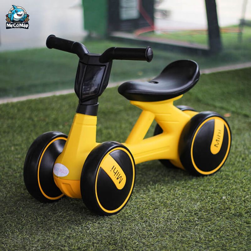 Xe chòi chân sử dụng cho bé mấy tuổi? Cần lưu ý gì khi chọn?