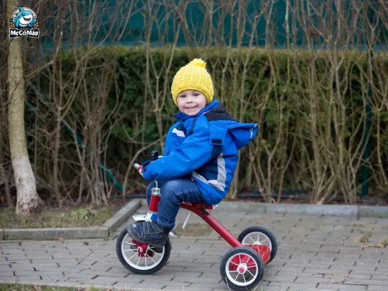 Khi nào nên mua xe 3 bánh cho bé? Lưu ý quan trọng cho ba mẹ