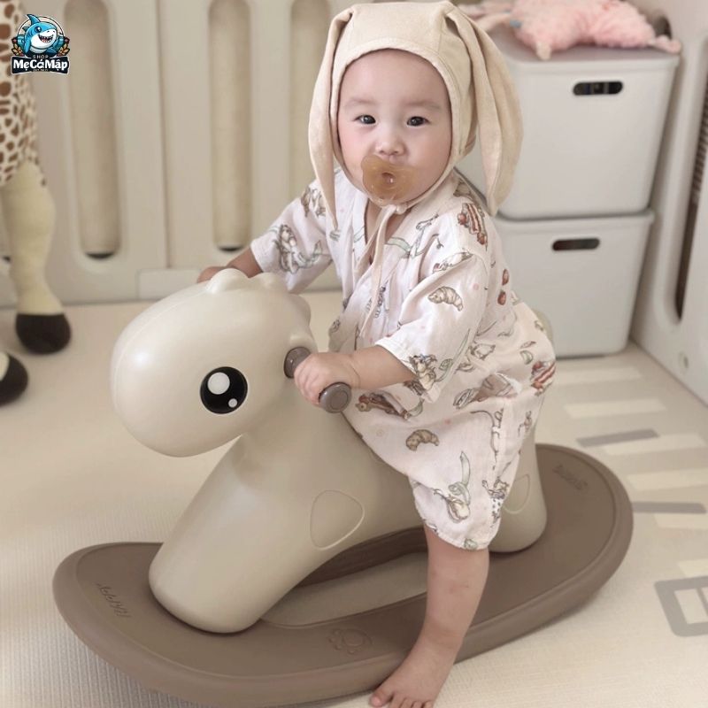 Chơi bập bênh mang lại lợi ích gì cho sự phát triển của trẻ?