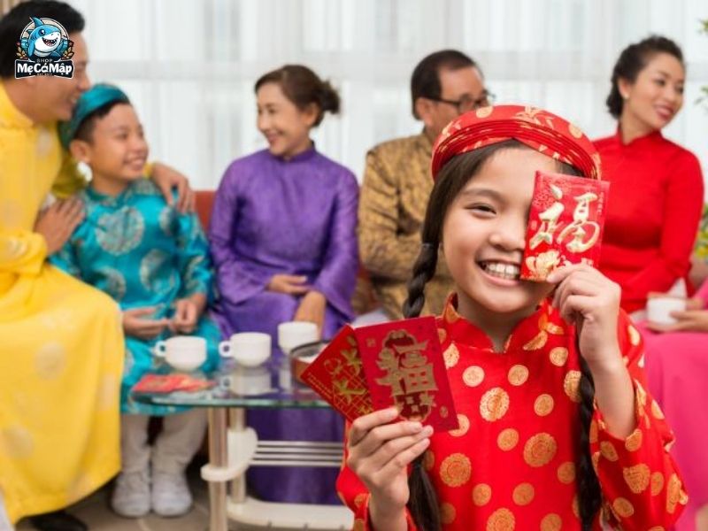 Lì xì cho bé và cách dạy con ứng xử khéo léo, lễ phép ngày Tết