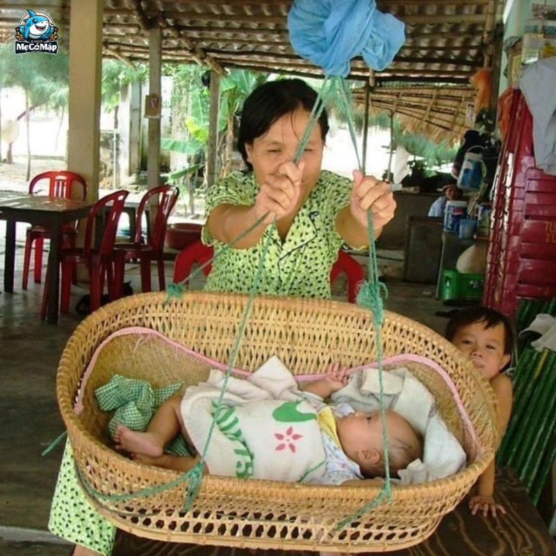 Có nên cho trẻ sơ sinh nằm nôi tre hay không? Nên lưu ý gì?