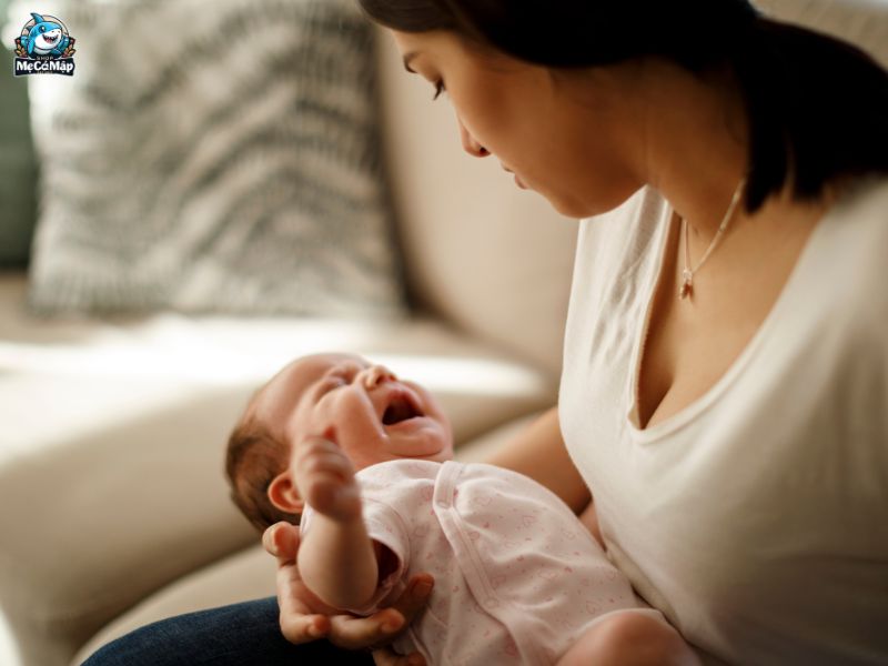 Vì sao trẻ 3 tháng tuổi ngủ hay lắc đầu?