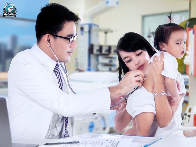 Vì sao trẻ 3 tháng tuổi ngủ hay lắc đầu?