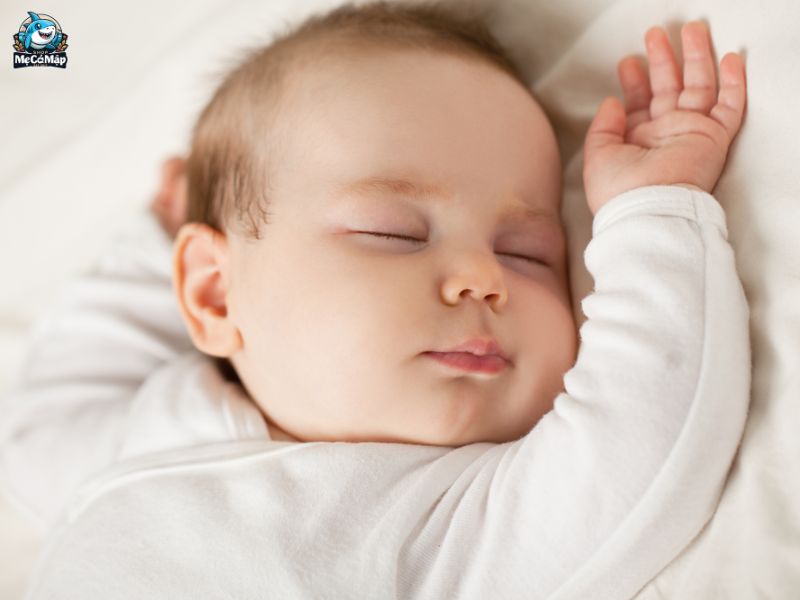 Vì sao trẻ 3 tháng tuổi ngủ hay lắc đầu?