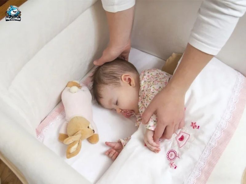 Nên cho trẻ ngủ riêng ít nhất 6 tháng đầu đời và tốt nhất là đến 1 năm