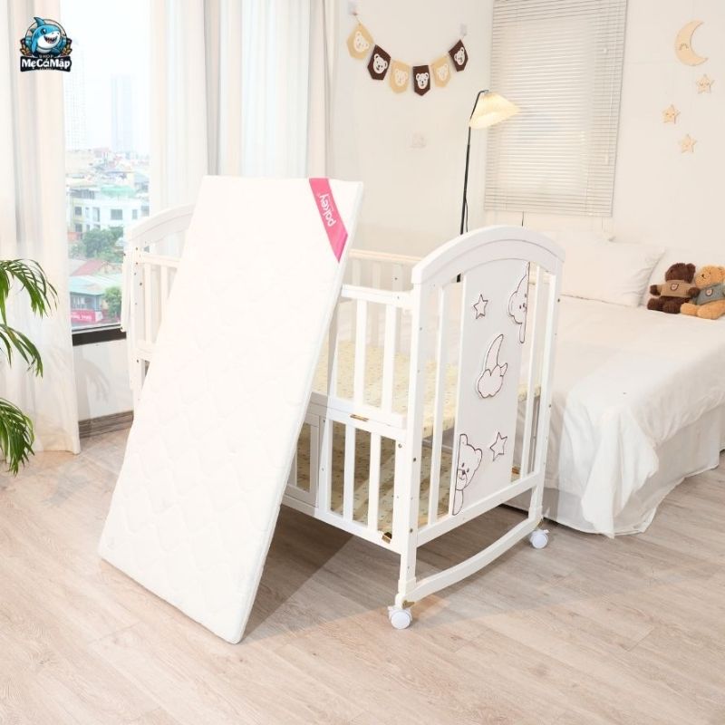 Khi được ngủ trong nôi hoặc cũi đạt chuẩn, trẻ sẽ giảm đáng kể nguy cơ ngạt thở do chăn, gối